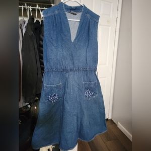 V-neck sleeveless denim dress